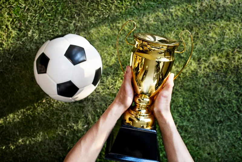 Aksi pemain dalam pertandingan olahraga kompetitif