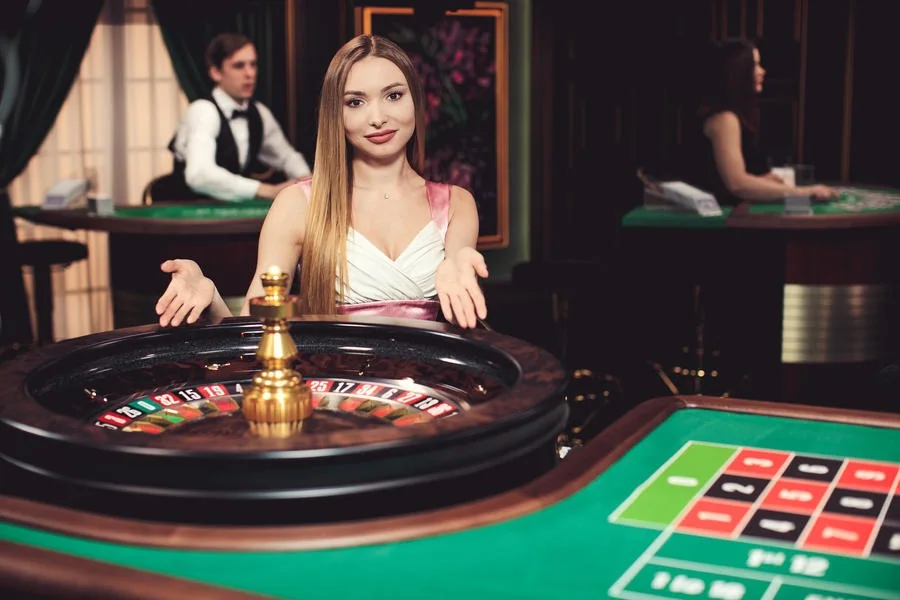 Antarmuka meja kasino live dengan kartu dan dealer